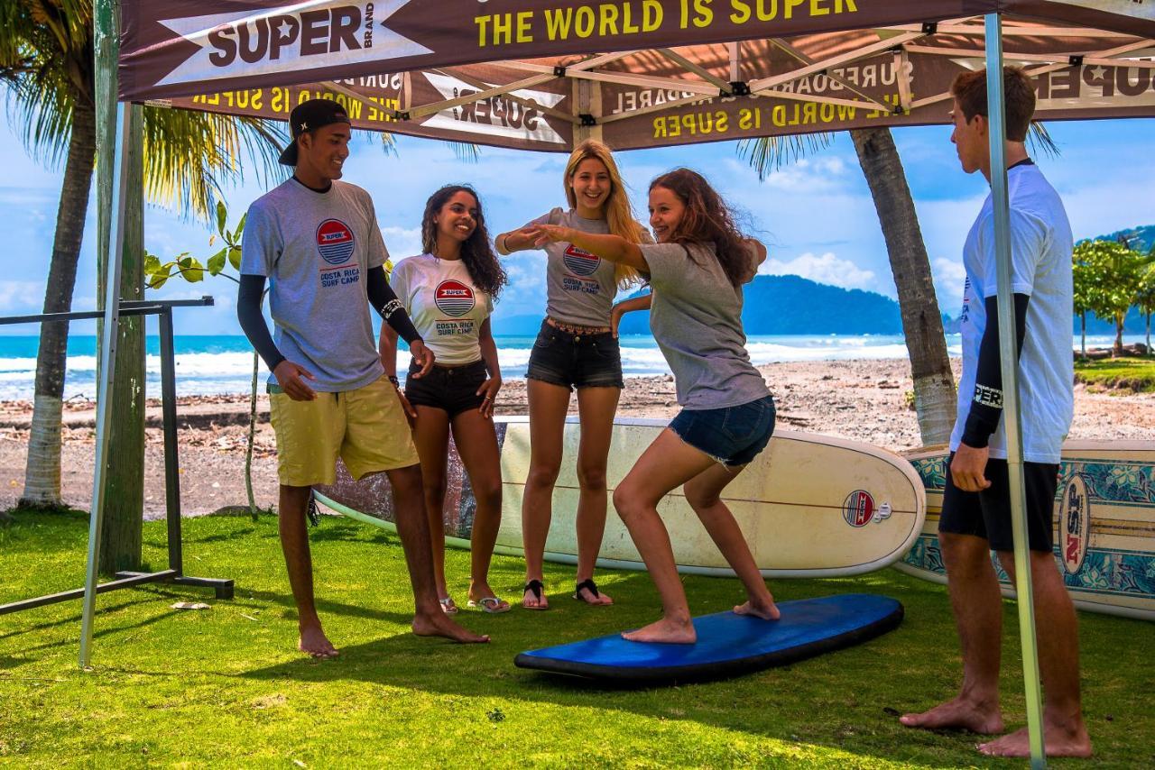 SUPER SURF CAMPS